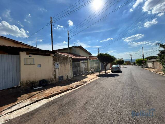 #1075 - Casa para Venda em Piraju - SP - 2