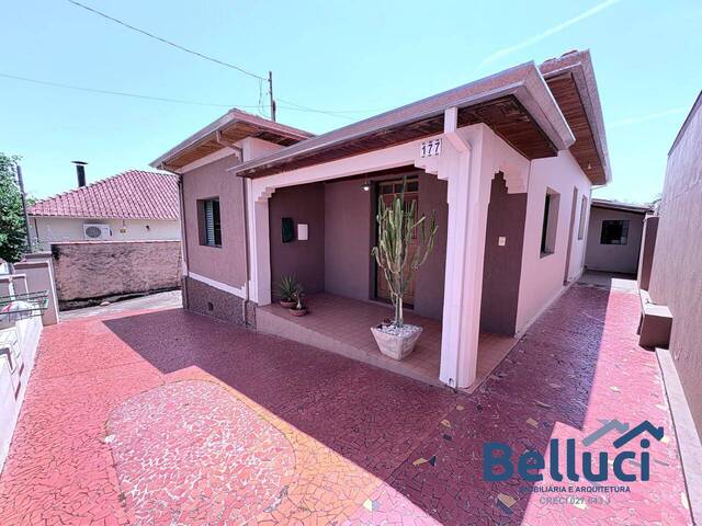 #1351 - Casa para Venda em Piraju - SP - 2